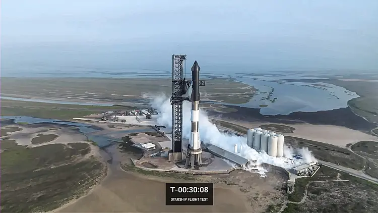 SpaceX Superheavy Booster and Starship on Launchpad